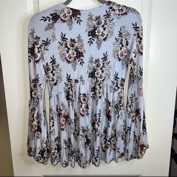 Free People Speak Easy Tunic Top
Blue Floral Print Bell Sleeves
Size Small - Picture 5 of 5